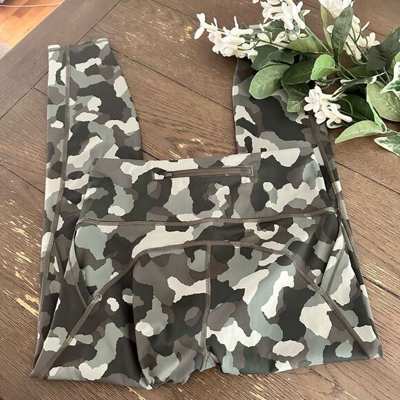 Athleta Lightning Camo 7/8 Tight Green Gray High Rise  w/ Pockets Size small - Picture 3 of 10